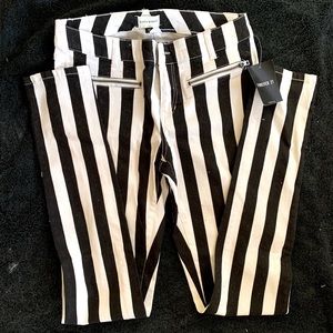 Black and white skinny jeans from Forever 21